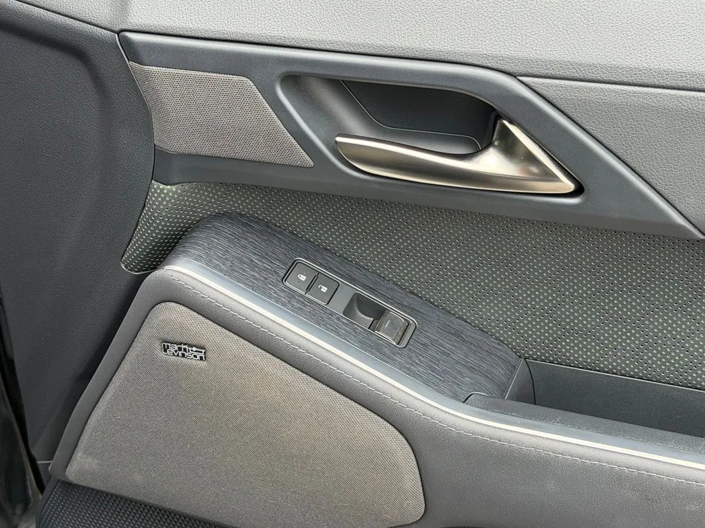 Lexus GX photo 36
