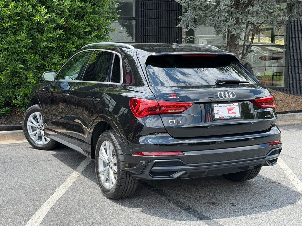 Audi Q3 photo 17