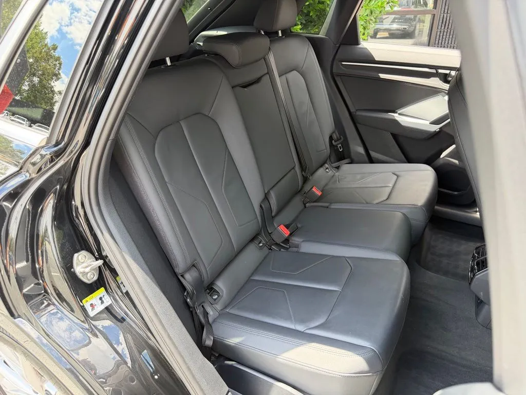 Audi Q3 photo 38