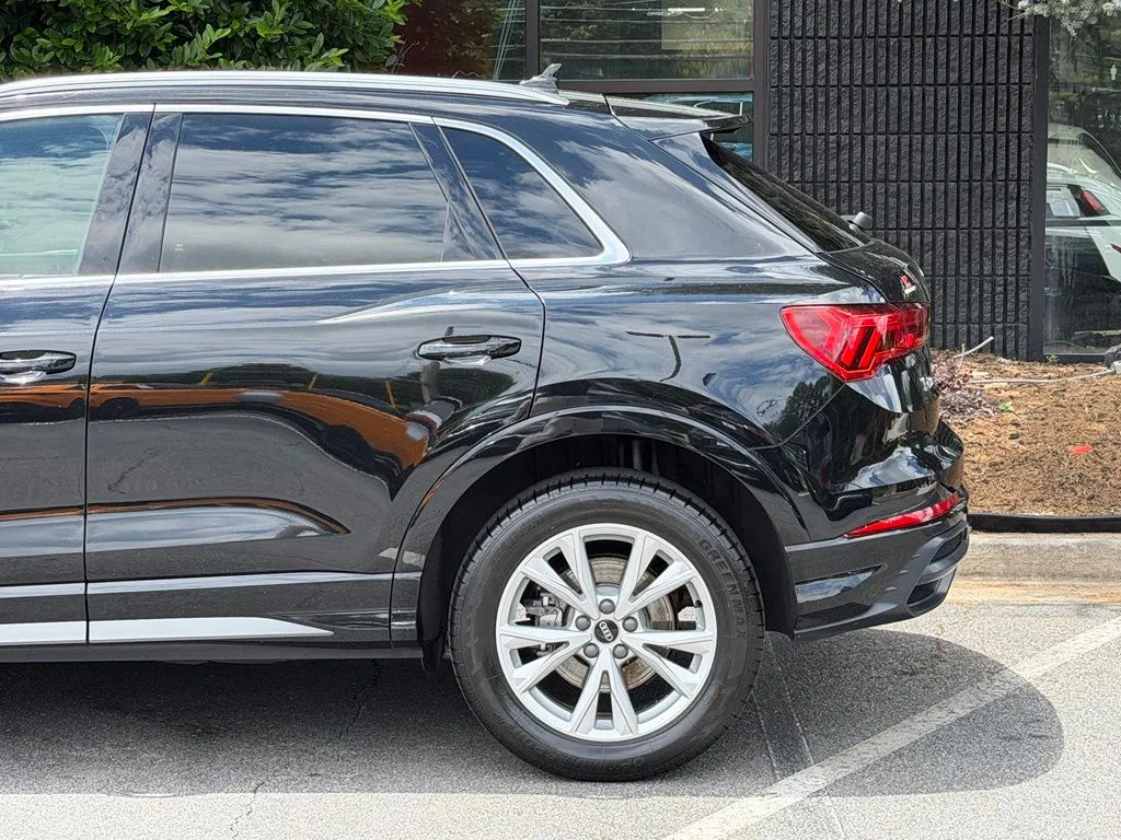 Audi Q3 photo 11