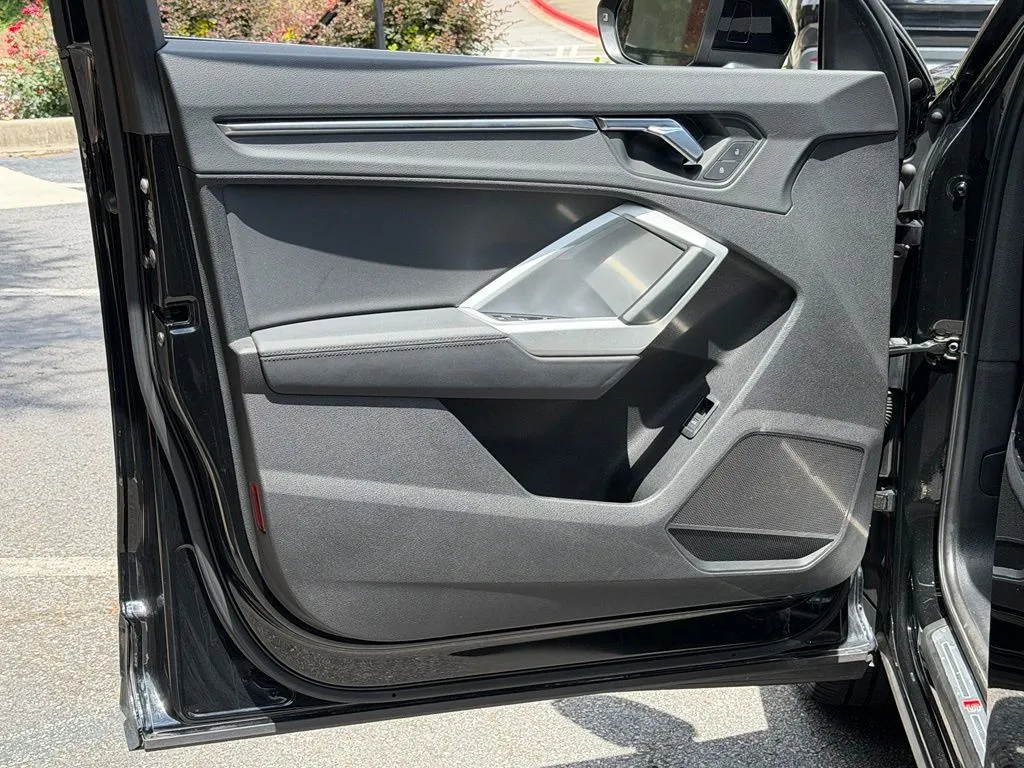 Audi Q3 photo 27
