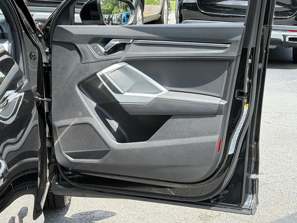 Audi Q3 photo 35