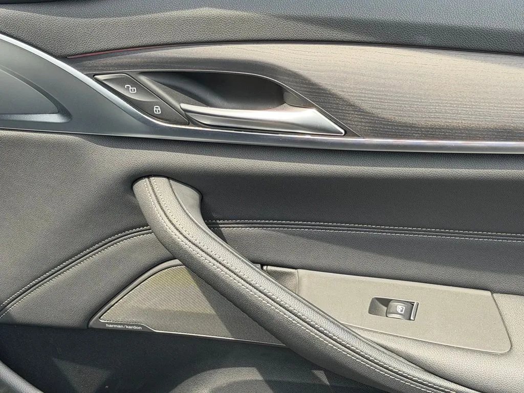 BMW 5 Series photo 39