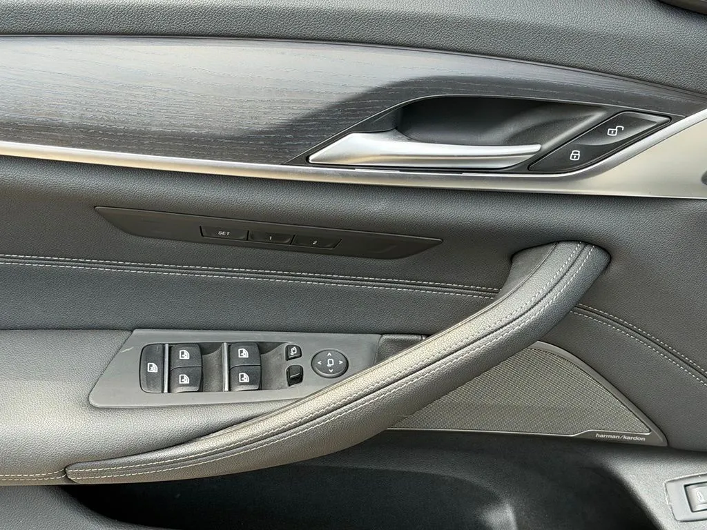 BMW 5 Series photo 31
