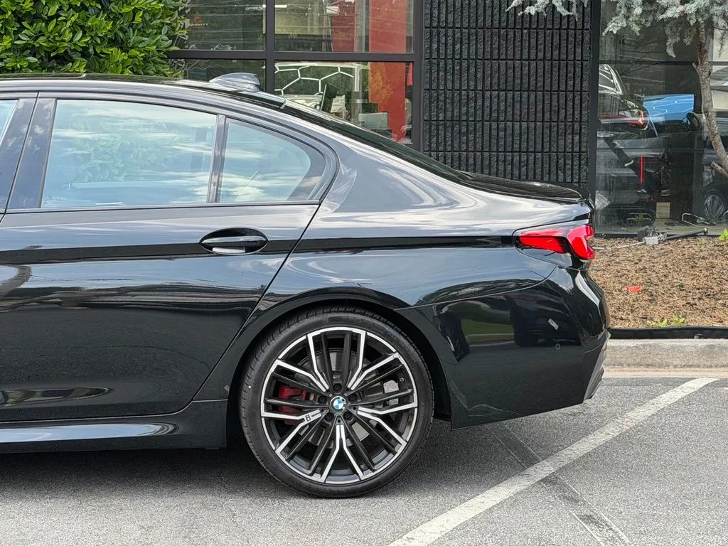 BMW 5 Series photo 11