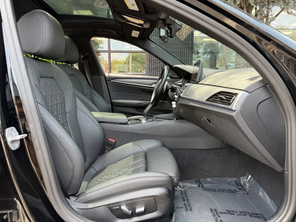 BMW 5 Series photo 35