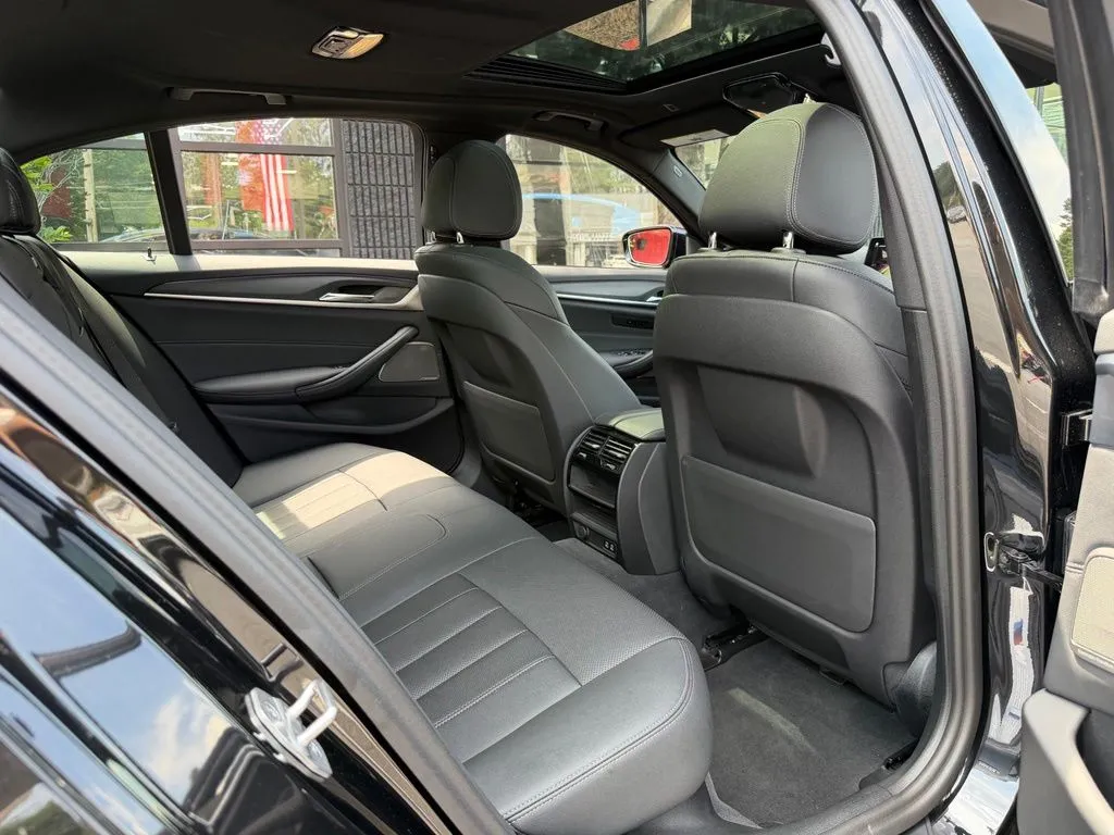 BMW 5 Series photo 40