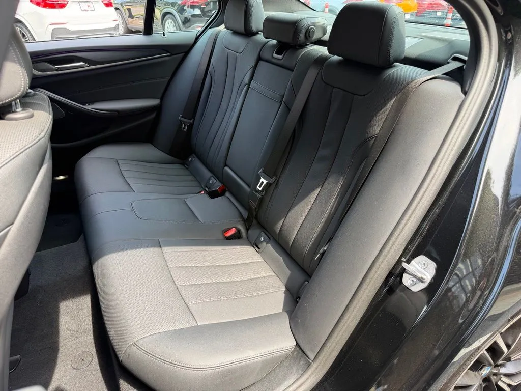 BMW 5 Series photo 33
