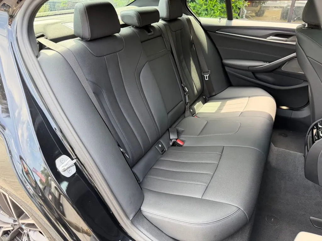 BMW 5 Series photo 41