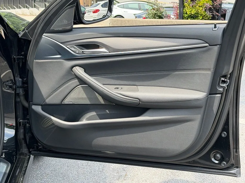 BMW 5 Series photo 38