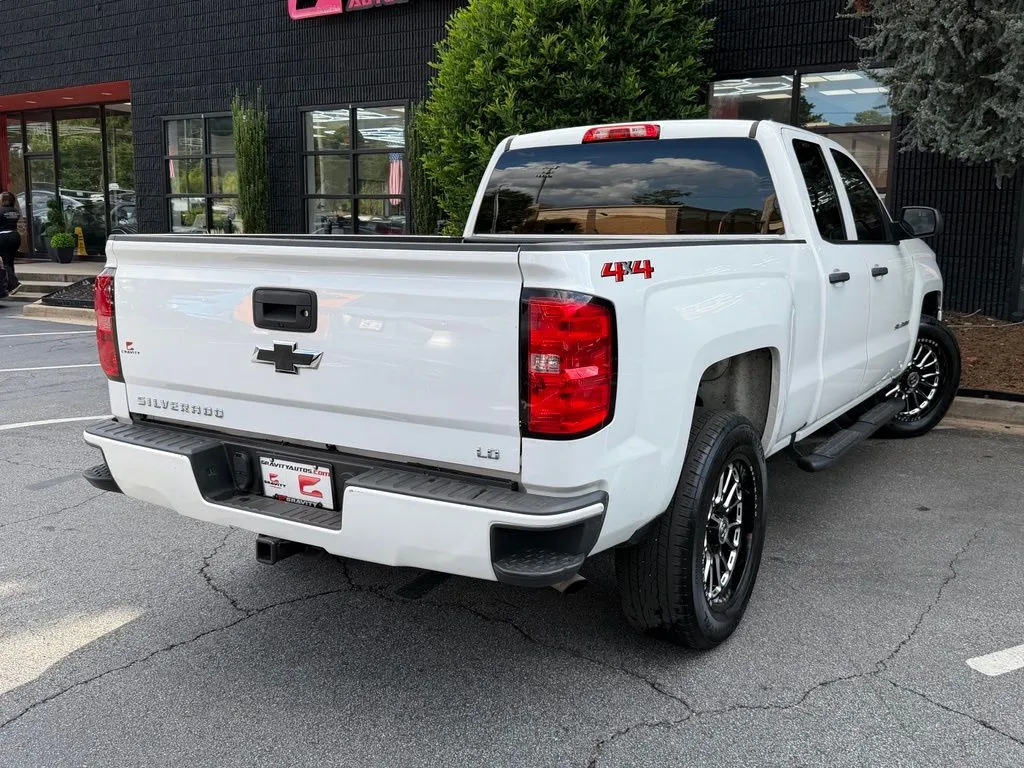 Chevrolet Silverado 1500 LD photo 12