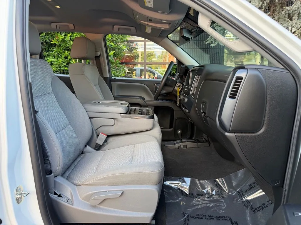 Chevrolet Silverado 1500 LD photo 33