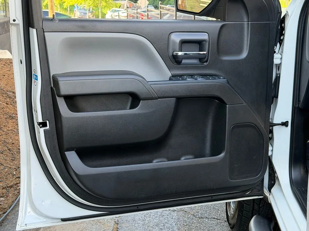 Chevrolet Silverado 1500 LD photo 28