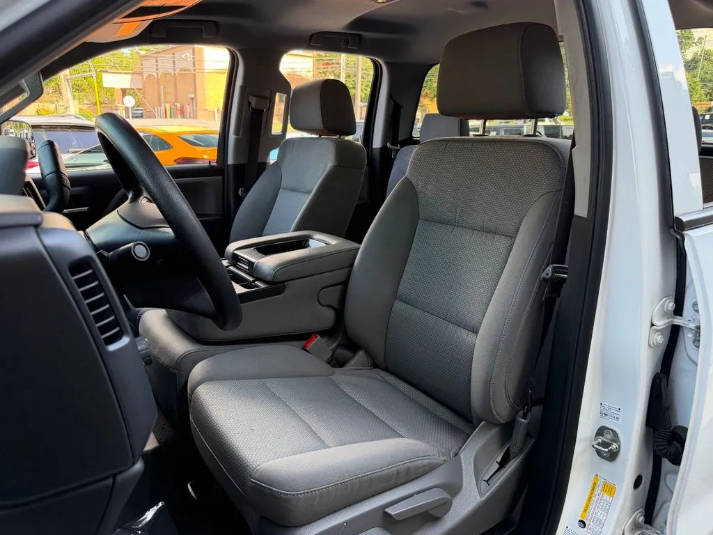 Chevrolet Silverado 1500 LD photo 26