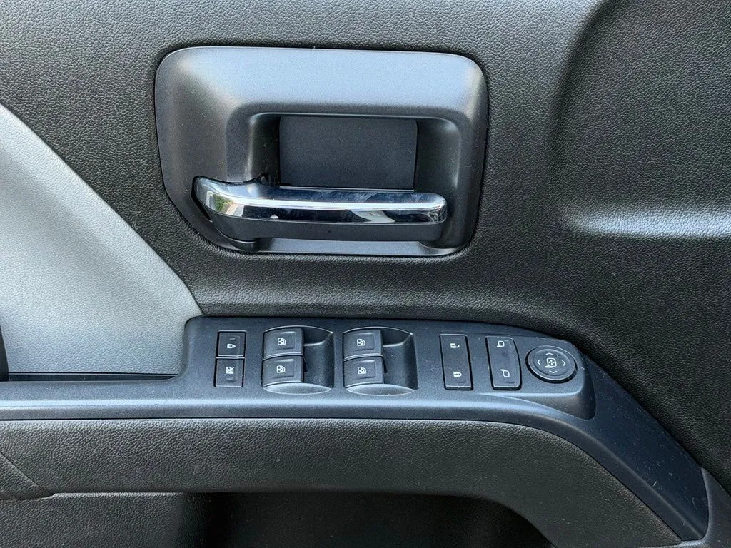 Chevrolet Silverado 1500 LD photo 29