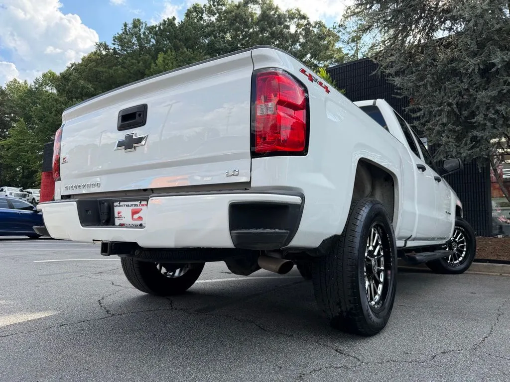 Chevrolet Silverado 1500 LD photo 13