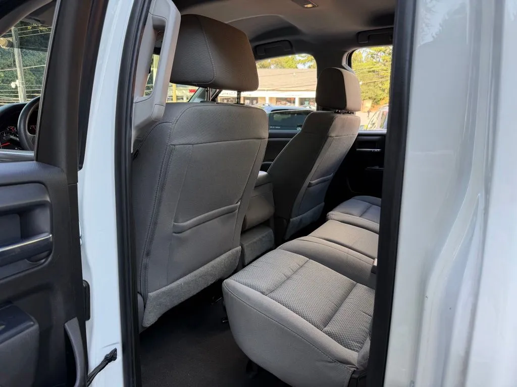 Chevrolet Silverado 1500 LD photo 30