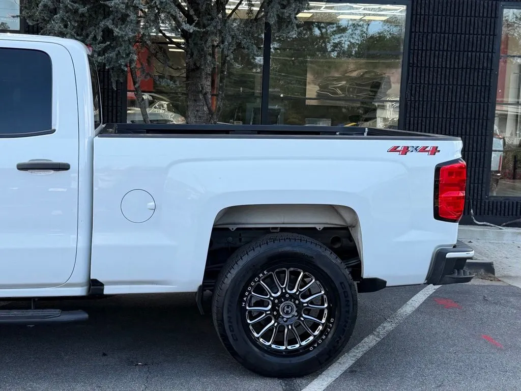 Chevrolet Silverado 1500 LD photo 11