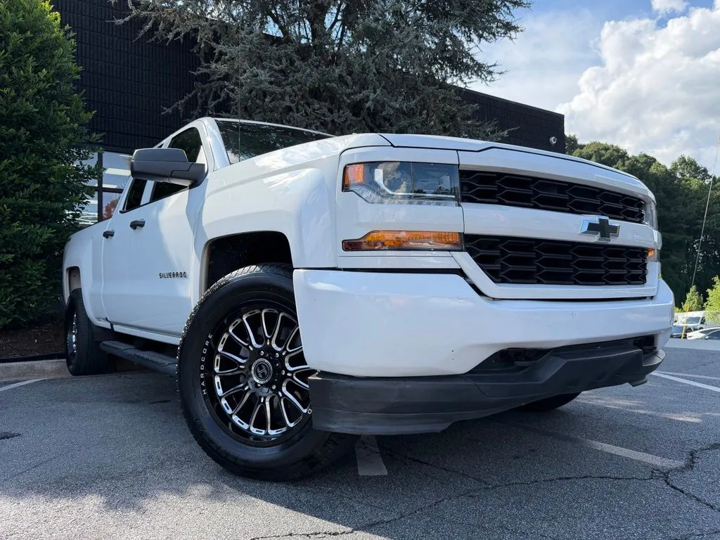 Chevrolet Silverado 1500 LD photo 8