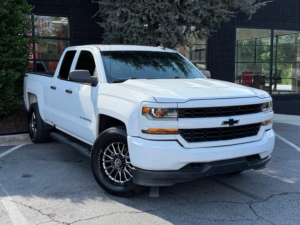 Chevrolet Silverado 1500 LD photo 7