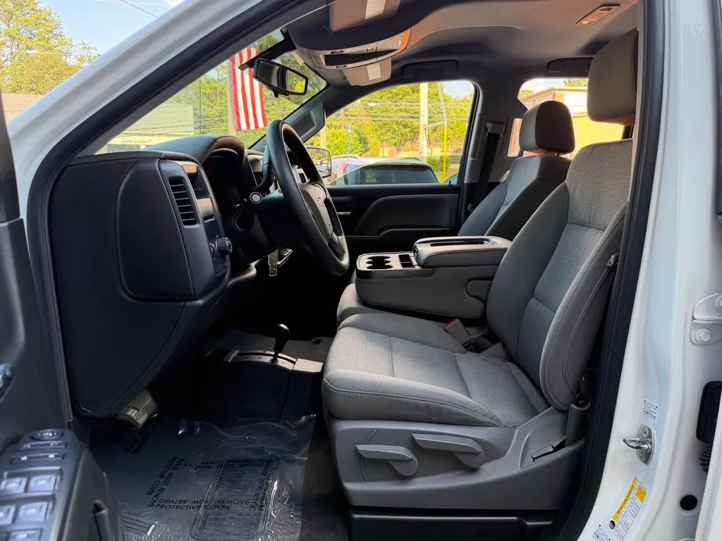 Chevrolet Silverado 1500 LD photo 25