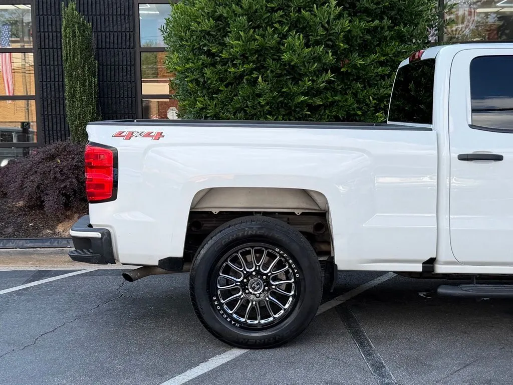 Chevrolet Silverado 1500 LD photo 22