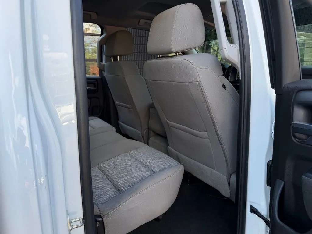 Chevrolet Silverado 1500 LD photo 37