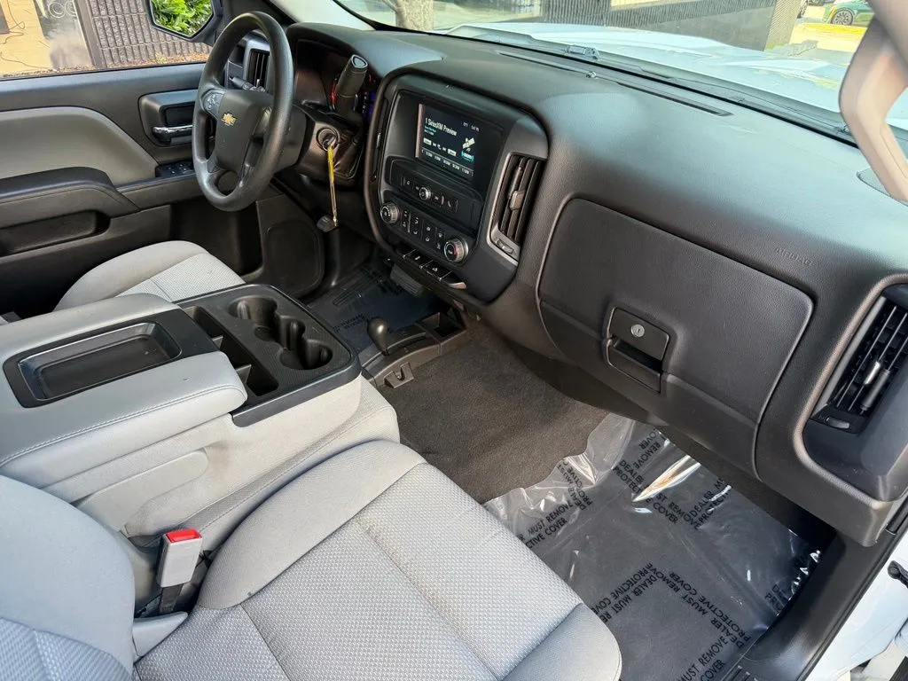 Chevrolet Silverado 1500 LD photo 32