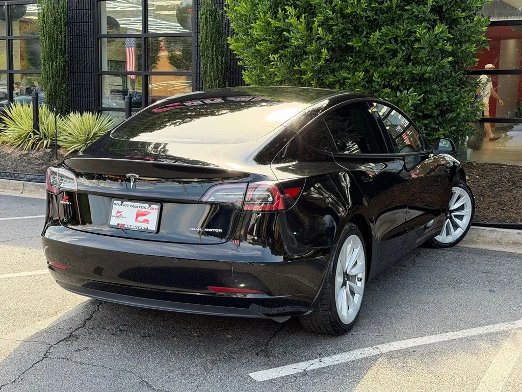 Tesla Model 3 photo 11