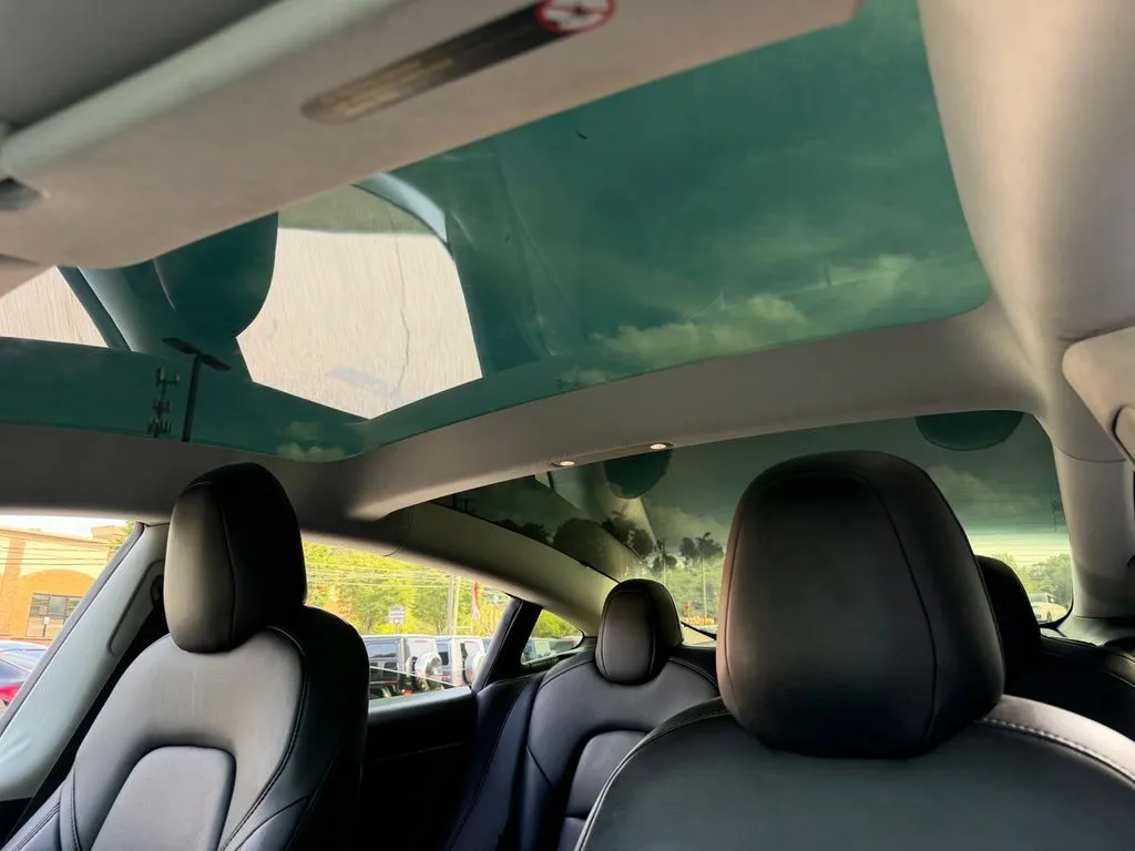 Tesla Model 3 photo 49