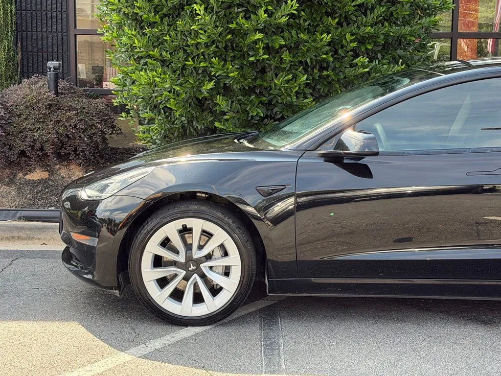 Tesla Model 3 photo 9