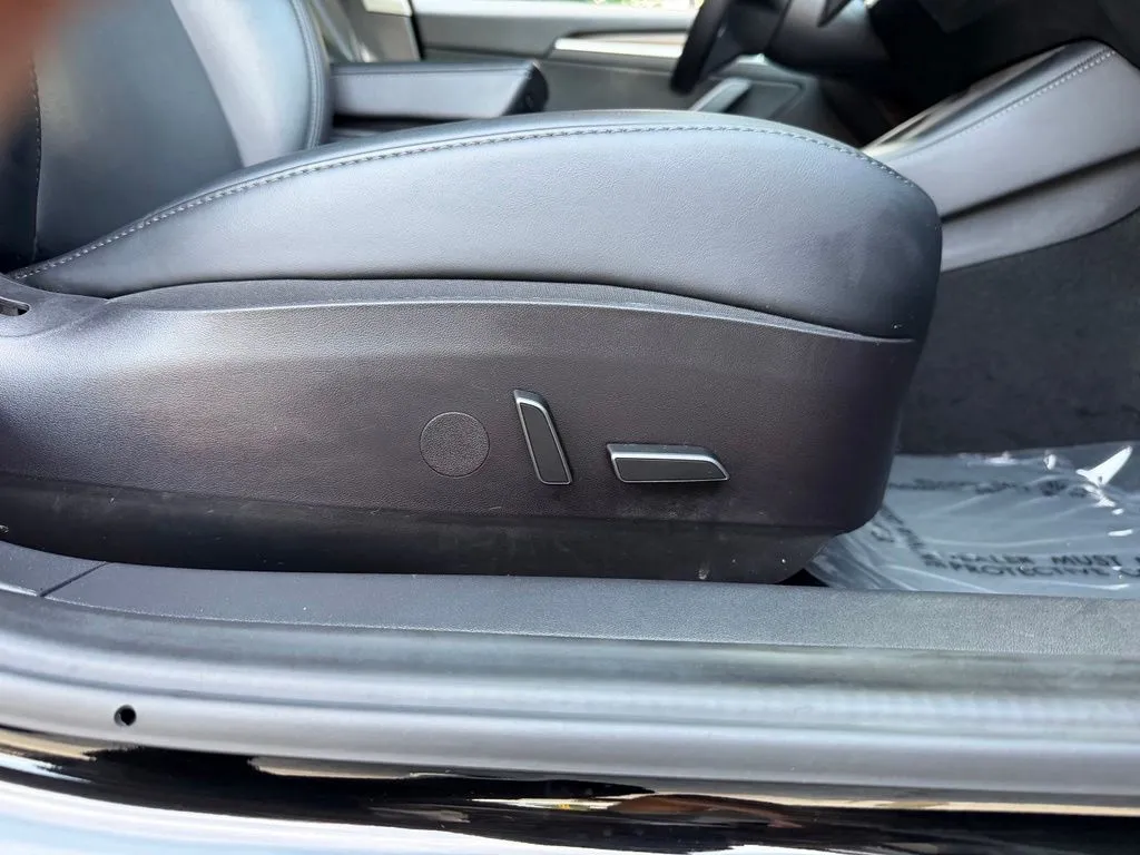 Tesla Model 3 photo 34