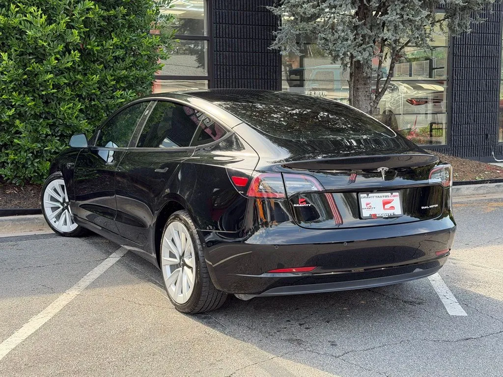 Tesla Model 3 photo 18