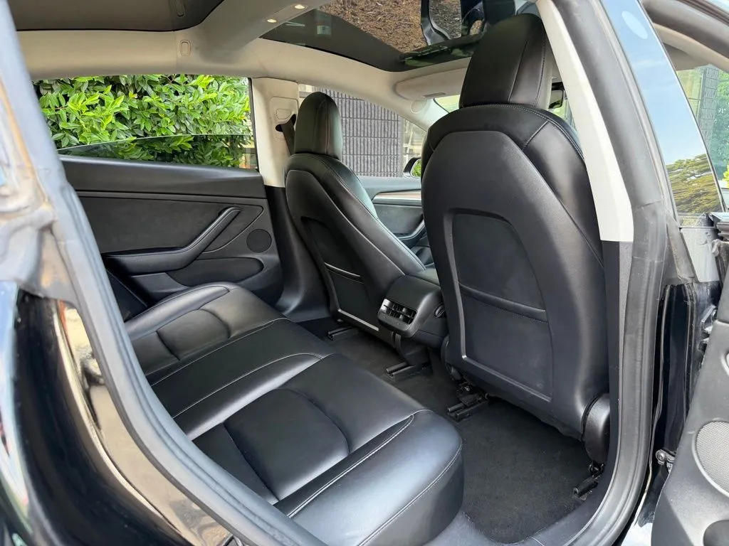 Tesla Model 3 photo 37