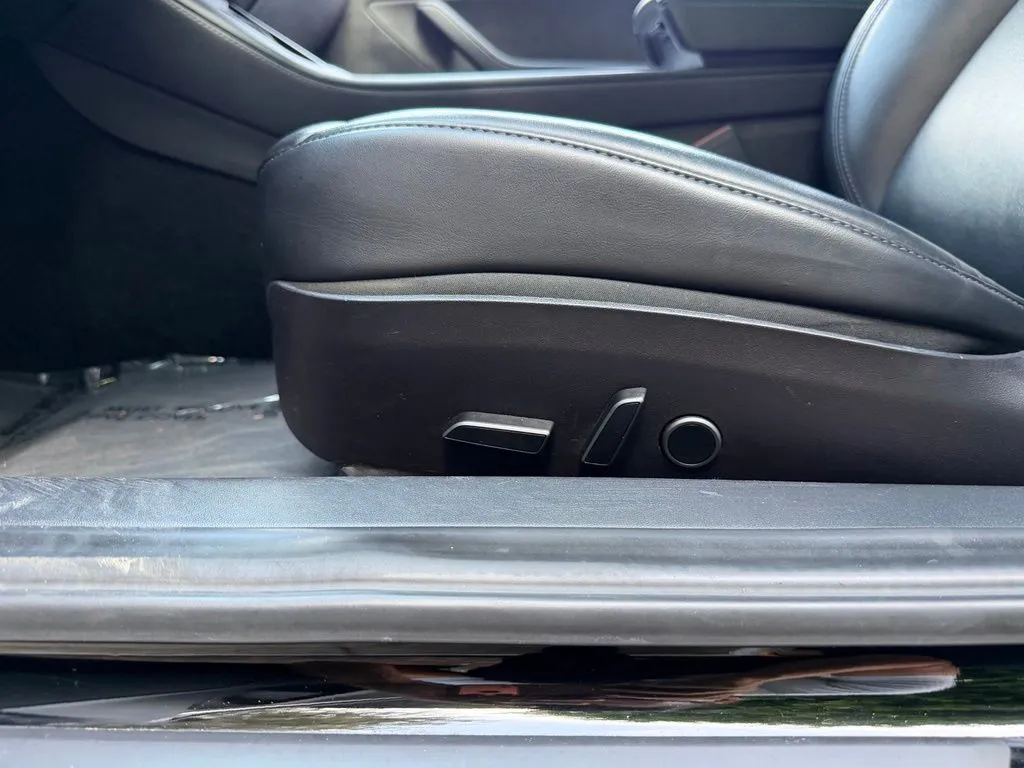 Tesla Model 3 photo 26