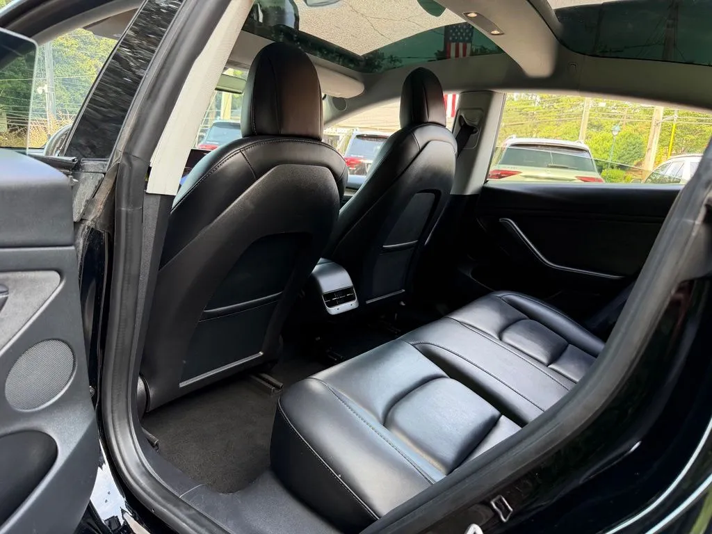 Tesla Model 3 photo 29