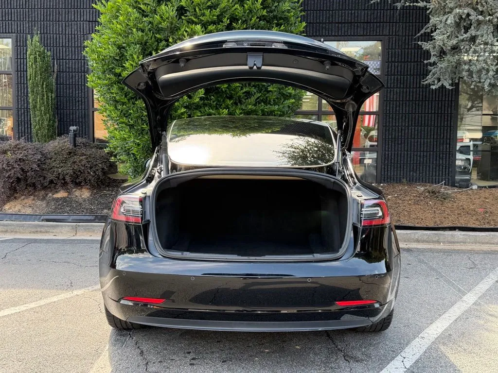 Tesla Model 3 photo 16