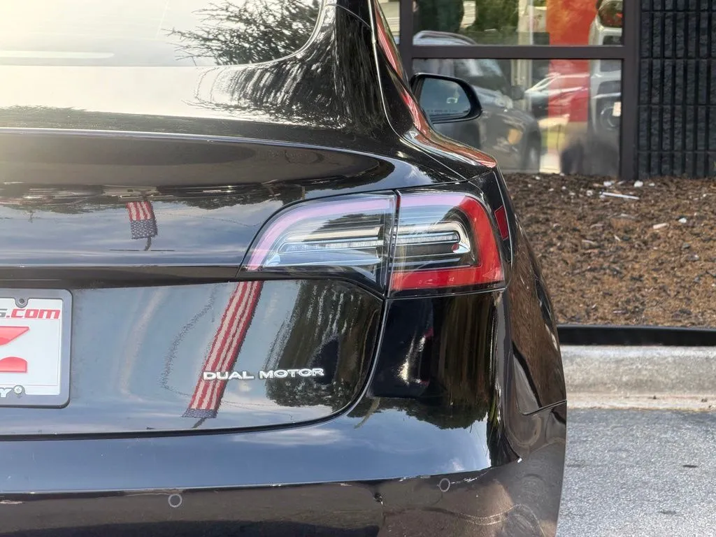 Tesla Model 3 photo 15