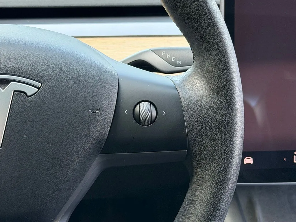 Tesla Model 3 photo 44