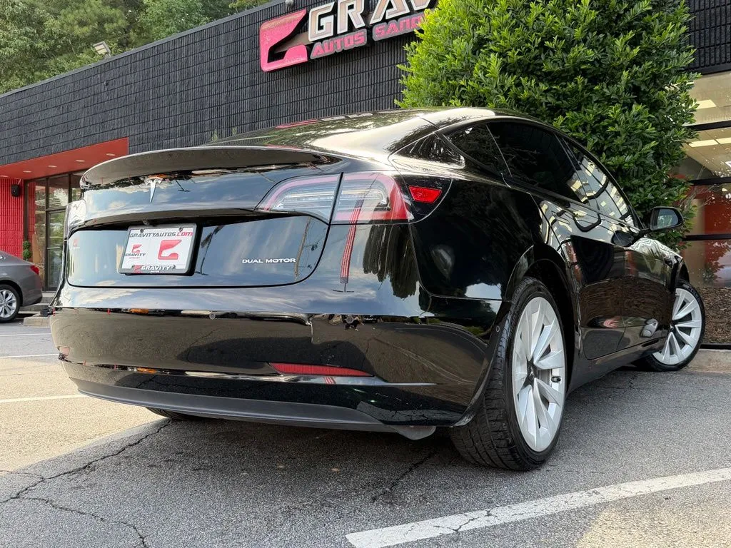 Tesla Model 3 photo 12