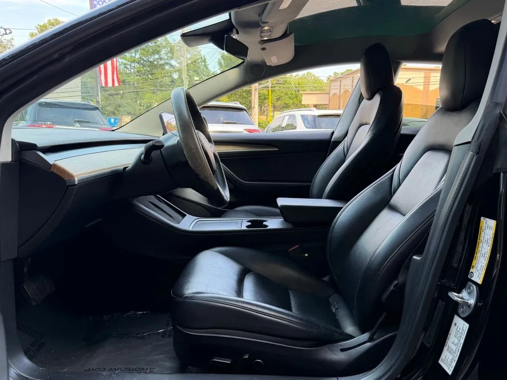 Tesla Model 3 photo 24