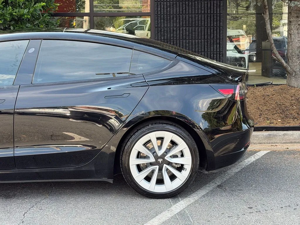 Tesla Model 3 photo 10