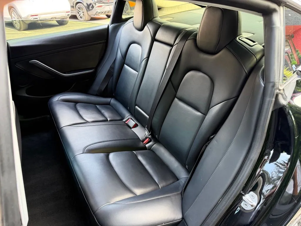 Tesla Model 3 photo 30