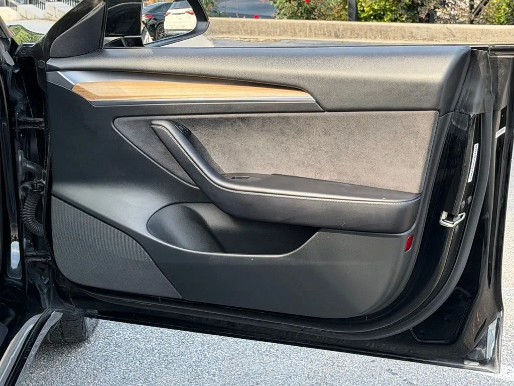 Tesla Model 3 photo 35