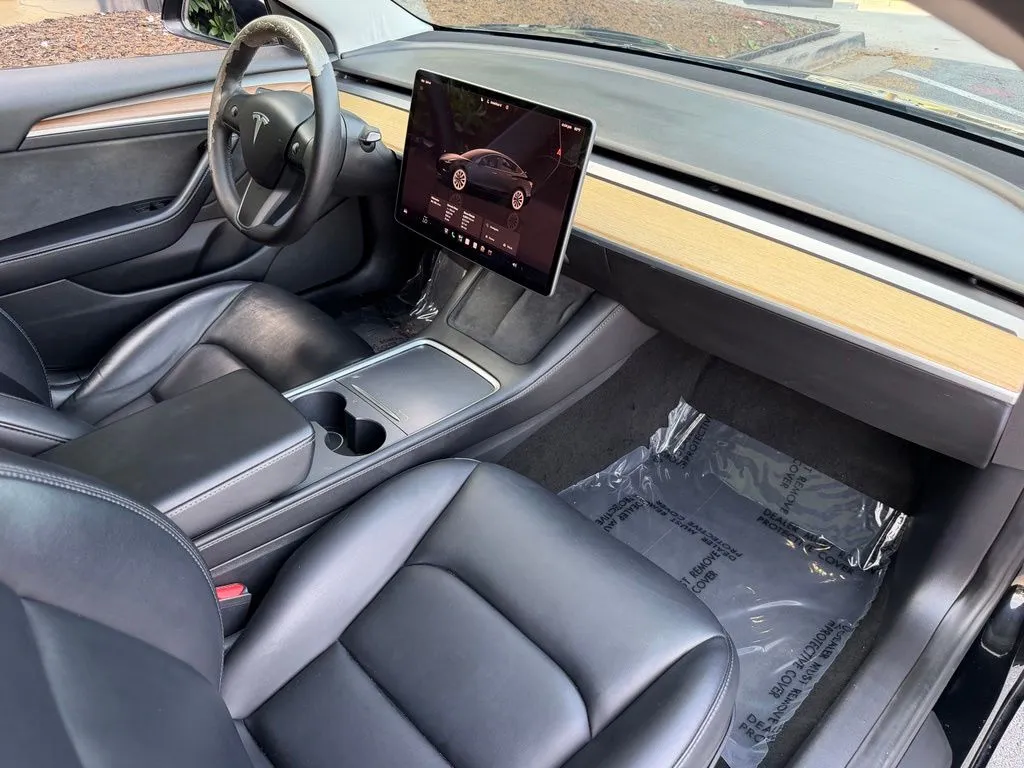 Tesla Model 3 photo 31
