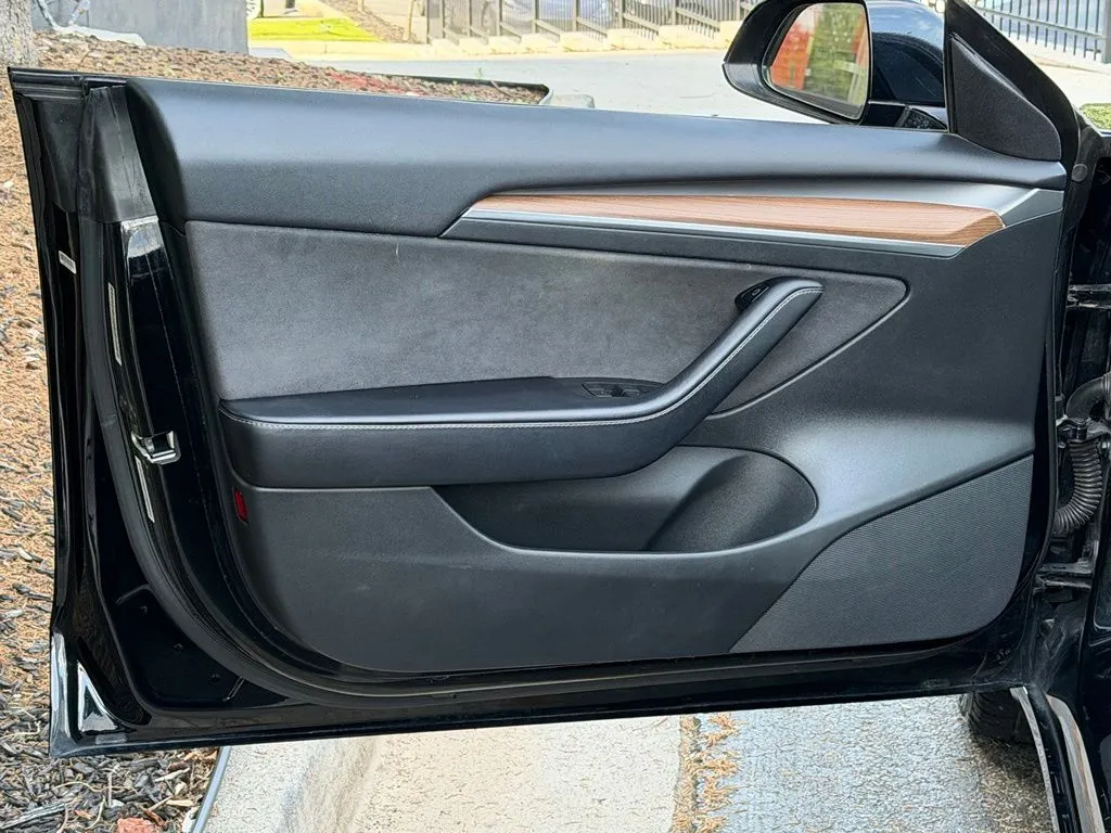 Tesla Model 3 photo 27