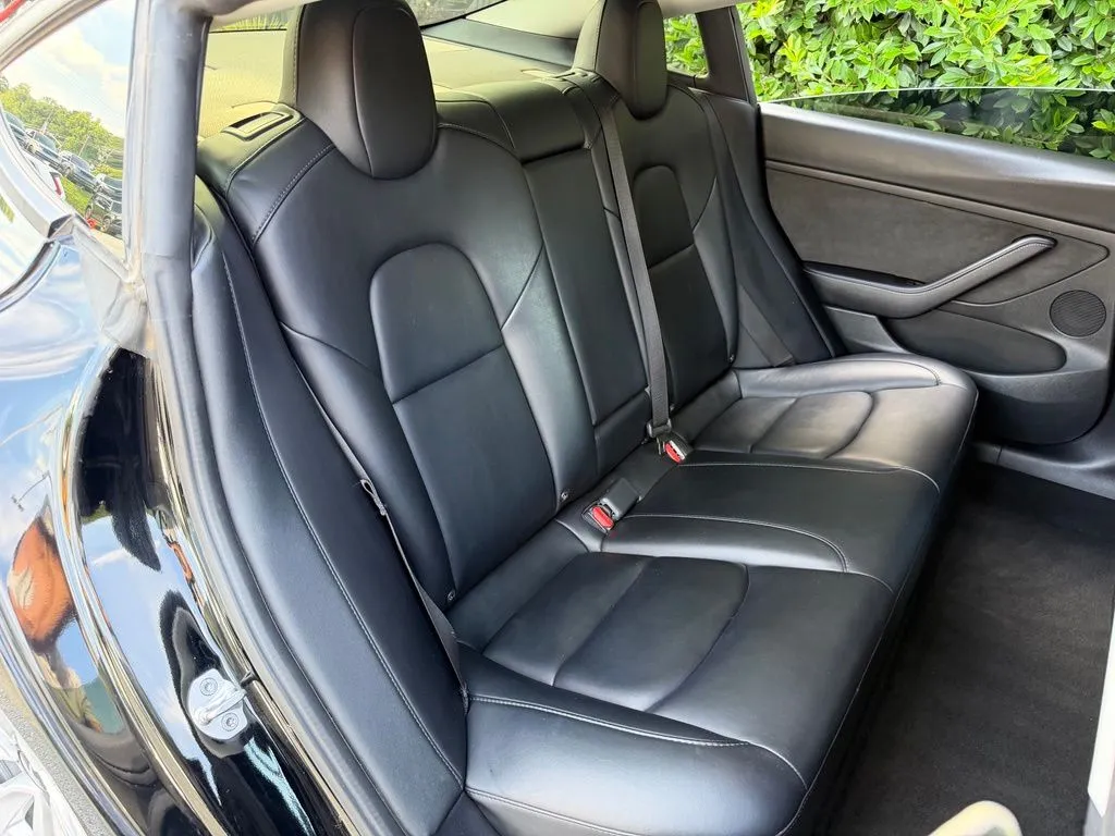 Tesla Model 3 photo 38