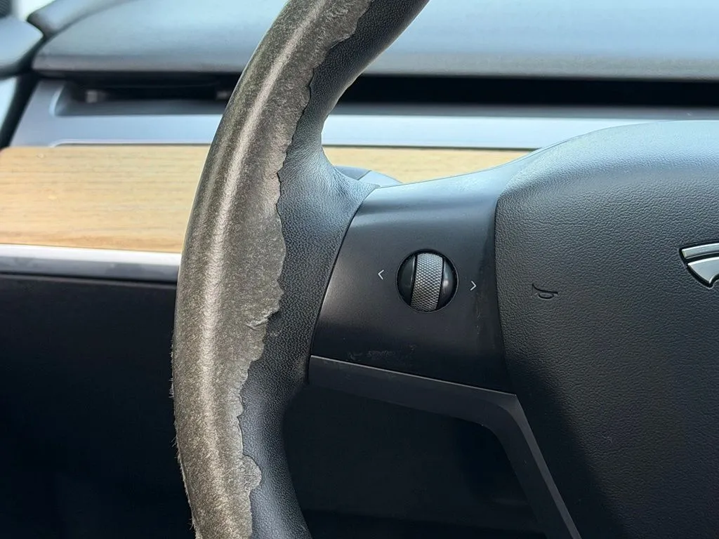 Tesla Model 3 photo 43