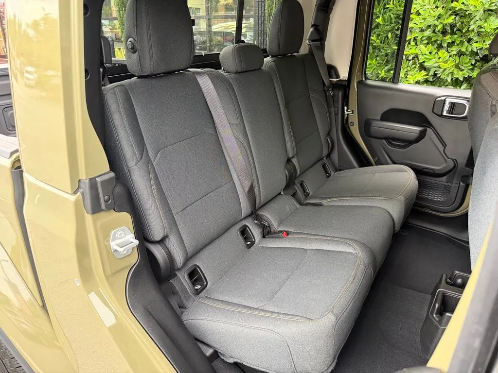 Jeep Gladiator photo 35