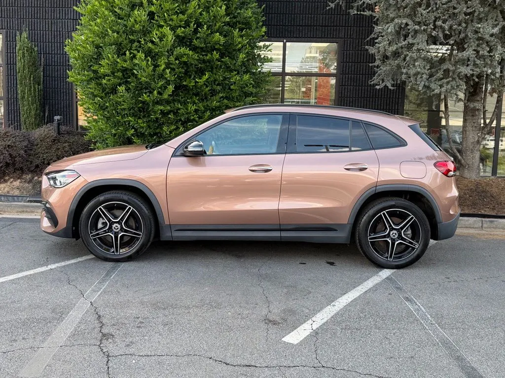 Mercedes-Benz GLA photo 9